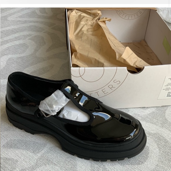 Urban Outfitters Patent Chunky T-Strap Oxford new - Picture 2 of 2